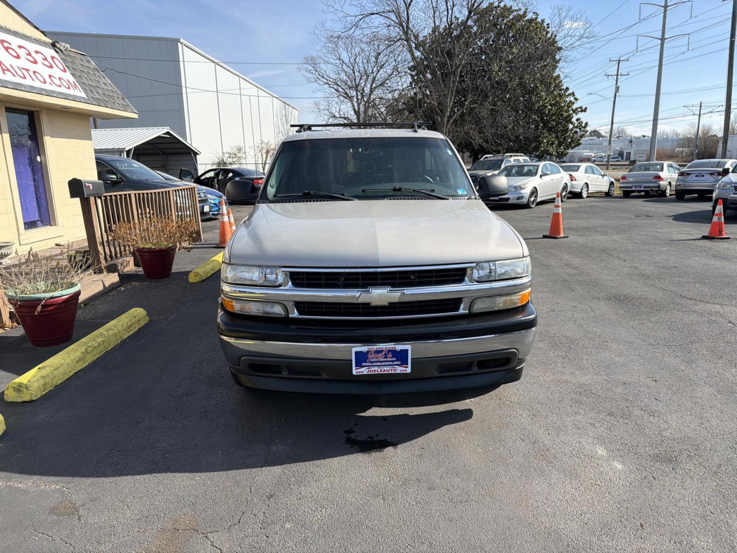 2006 Gold Chevrolet Suburban 1500 2WD (1GNEC16Z76J) with an 5.3L V8 OHV 16V FFV engine, 4-Speed Automatic Overdrive transmission, located at 5700 Curlew Drive, Norfolk, VA, 23502, (757) 455-6330, 36.841885, -76.209412 - Photo#4