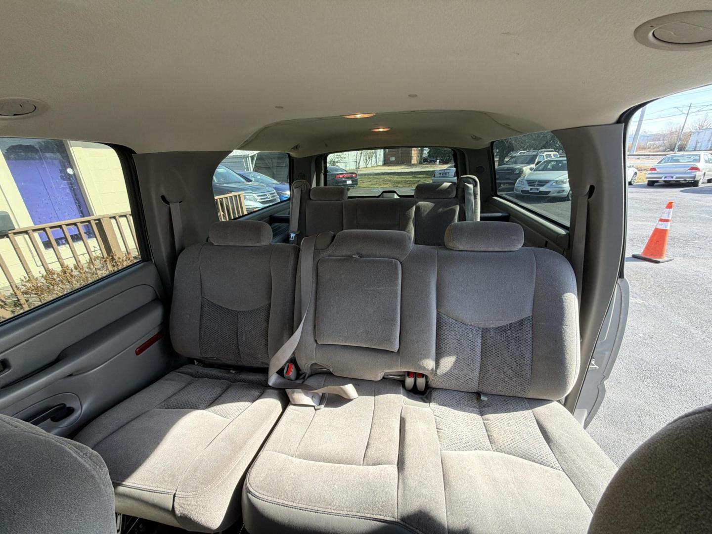 2006 Gold Chevrolet Suburban 1500 2WD (1GNEC16Z76J) with an 5.3L V8 OHV 16V FFV engine, 4-Speed Automatic Overdrive transmission, located at 5700 Curlew Drive, Norfolk, VA, 23502, (757) 455-6330, 36.841885, -76.209412 - Photo#8