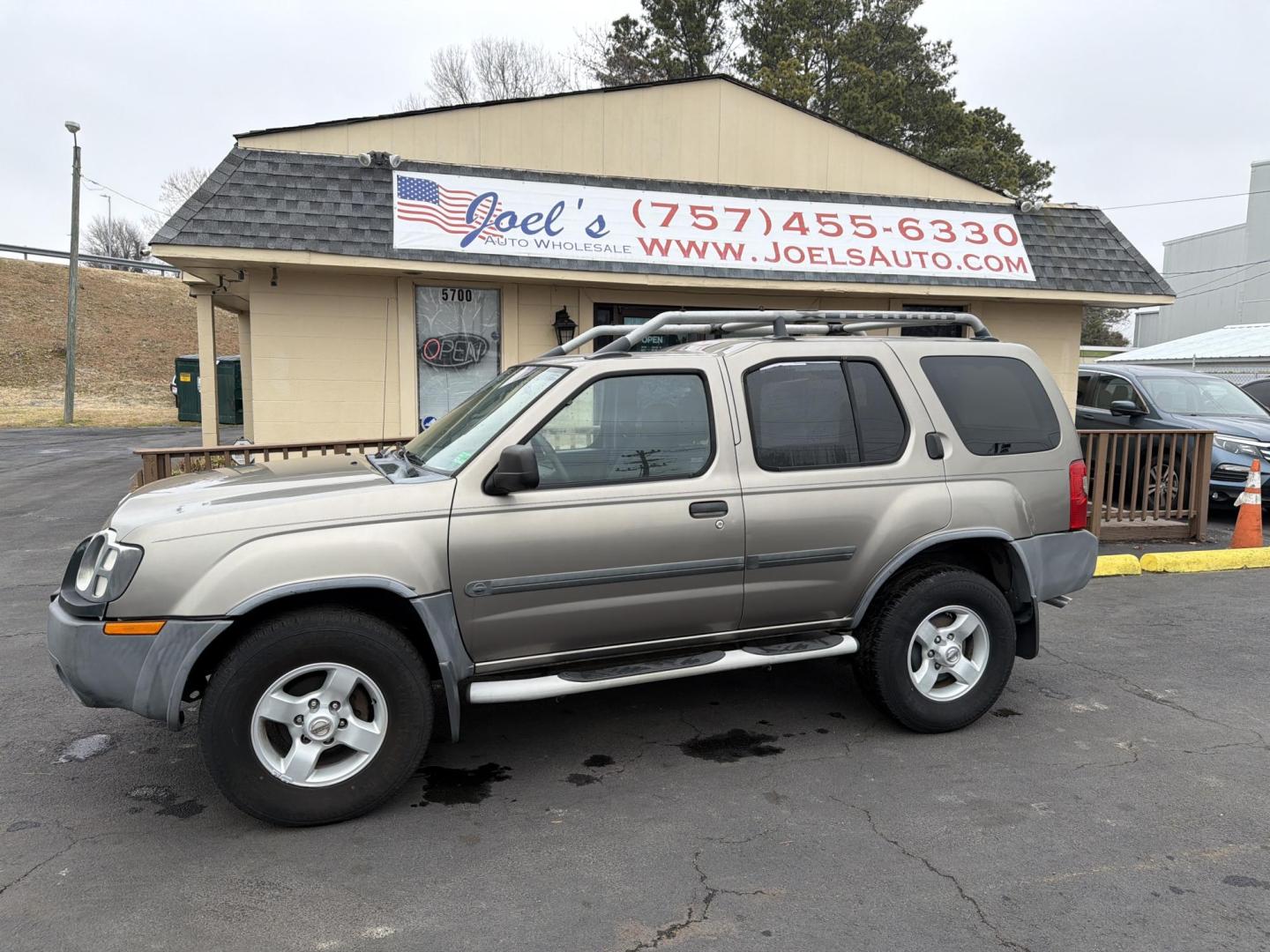 2004 Gray Nissan Xterra SE 2WD (5N1ED28T44C) with an 3.3L V6 SOHC 12V engine, 4-Speed Automatic Overdrive transmission, located at 5700 Curlew Drive, Norfolk, VA, 23502, (757) 455-6330, 36.841885, -76.209412 - Photo#1