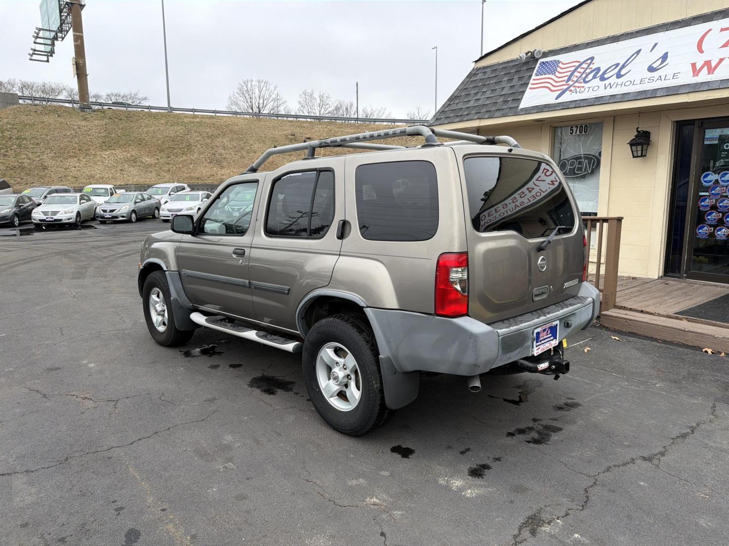 2004 Gray Nissan Xterra SE 2WD (5N1ED28T44C) with an 3.3L V6 SOHC 12V engine, 4-Speed Automatic Overdrive transmission, located at 5700 Curlew Drive, Norfolk, VA, 23502, (757) 455-6330, 36.841885, -76.209412 - Photo#2
