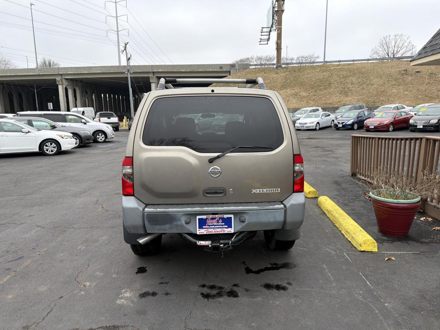 2004 Gray Nissan Xterra SE 2WD (5N1ED28T44C) with an 3.3L V6 SOHC 12V engine, 4-Speed Automatic Overdrive transmission, located at 5700 Curlew Drive, Norfolk, VA, 23502, (757) 455-6330, 36.841885, -76.209412 - Photo#3