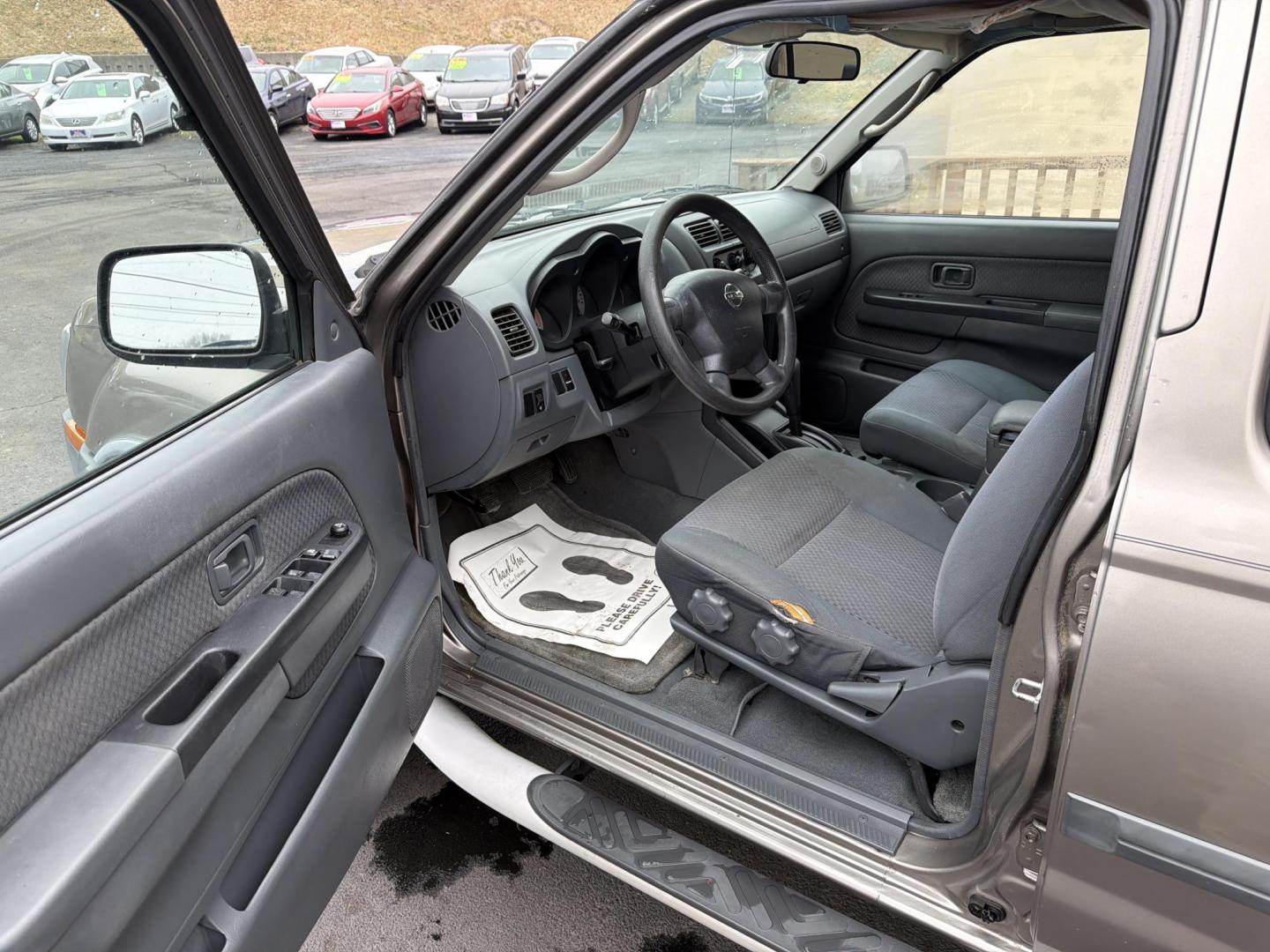 2004 Gray Nissan Xterra SE 2WD (5N1ED28T44C) with an 3.3L V6 SOHC 12V engine, 4-Speed Automatic Overdrive transmission, located at 5700 Curlew Drive, Norfolk, VA, 23502, (757) 455-6330, 36.841885, -76.209412 - Photo#6
