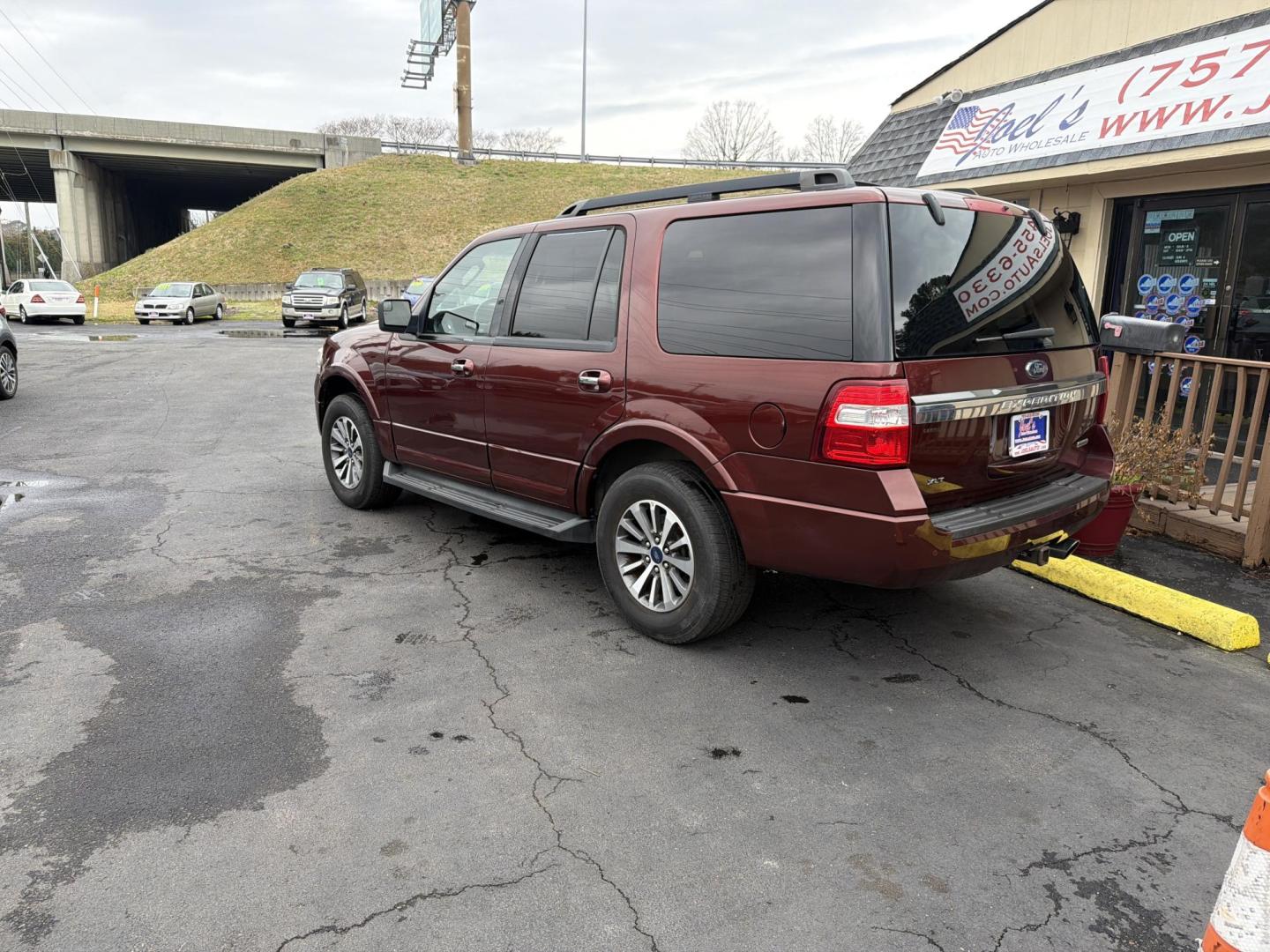 2017 Burgandy Ford Expedition XLT 4WD (1FMJU1JT6HE) with an 3.5L V6 DOHC 24V FFV engine, 6A transmission, located at 5700 Curlew Drive, Norfolk, VA, 23502, (757) 455-6330, 36.841885, -76.209412 - Photo#1