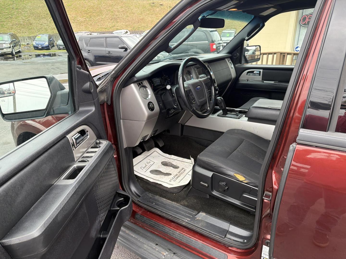 2017 Burgandy Ford Expedition XLT 4WD (1FMJU1JT6HE) with an 3.5L V6 DOHC 24V FFV engine, 6A transmission, located at 5700 Curlew Drive, Norfolk, VA, 23502, (757) 455-6330, 36.841885, -76.209412 - Photo#5