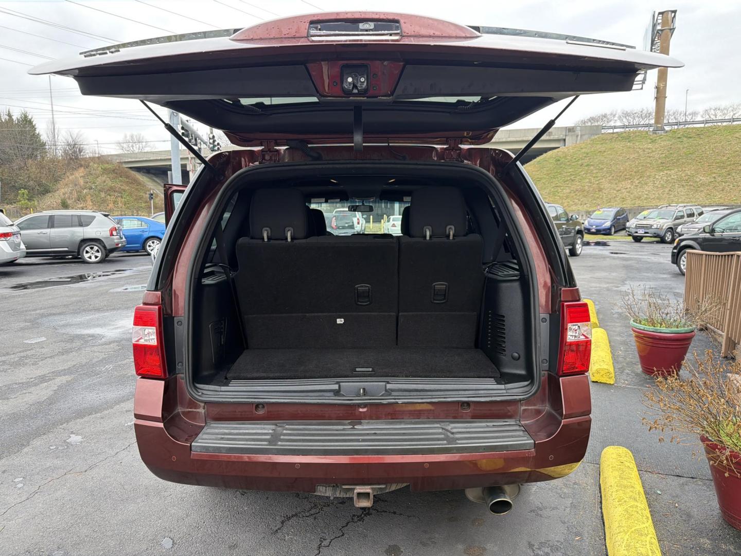 2017 Burgandy Ford Expedition XLT 4WD (1FMJU1JT6HE) with an 3.5L V6 DOHC 24V FFV engine, 6A transmission, located at 5700 Curlew Drive, Norfolk, VA, 23502, (757) 455-6330, 36.841885, -76.209412 - Photo#10