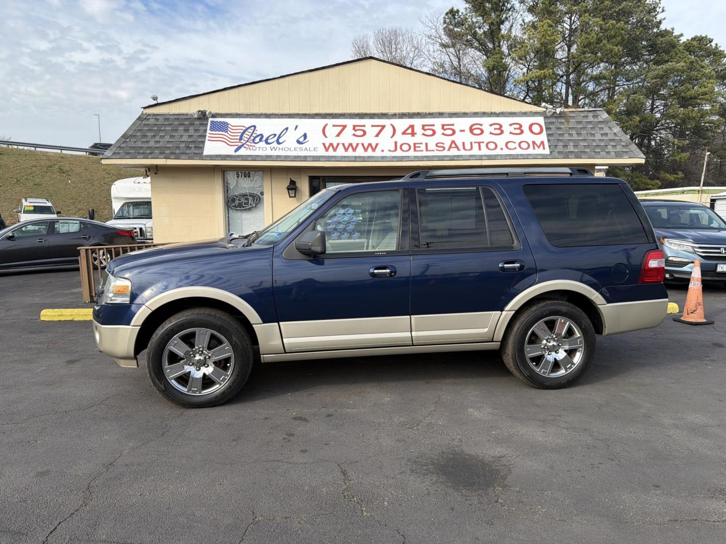 2009 Blue Ford Expedition Eddie Bauer 4WD (1FMFU18519E) with an 5.4L V8 SOHC 16V engine, 6-Speed Automatic transmission, located at 5700 Curlew Drive, Norfolk, VA, 23502, (757) 455-6330, 36.841885, -76.209412 - Photo#0