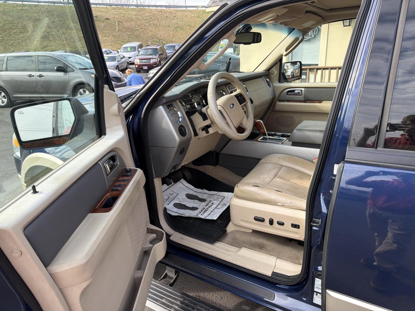 2009 Blue Ford Expedition Eddie Bauer 4WD (1FMFU18519E) with an 5.4L V8 SOHC 16V engine, 6-Speed Automatic transmission, located at 5700 Curlew Drive, Norfolk, VA, 23502, (757) 455-6330, 36.841885, -76.209412 - Photo#5