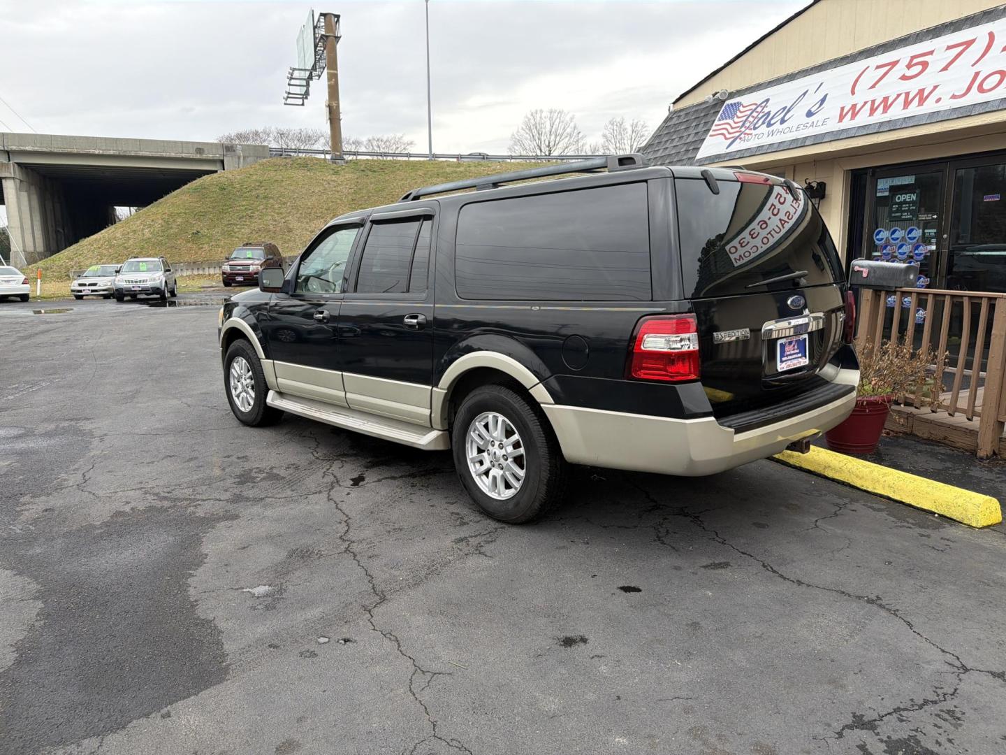 2009 Ford Expedition EL Eddie Bauer 4WD (1FMFK18579E) with an 5.4L V8 SOHC 16V engine, 6-Speed Automatic transmission, located at 5700 Curlew Drive, Norfolk, VA, 23502, (757) 455-6330, 36.841885, -76.209412 - Photo#1