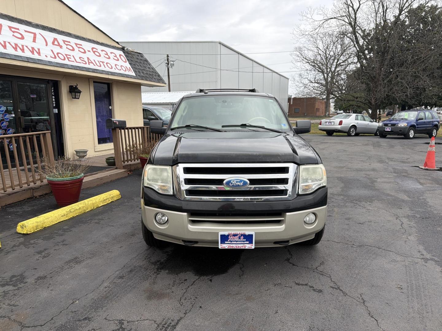 2009 Ford Expedition EL Eddie Bauer 4WD (1FMFK18579E) with an 5.4L V8 SOHC 16V engine, 6-Speed Automatic transmission, located at 5700 Curlew Drive, Norfolk, VA, 23502, (757) 455-6330, 36.841885, -76.209412 - Photo#4