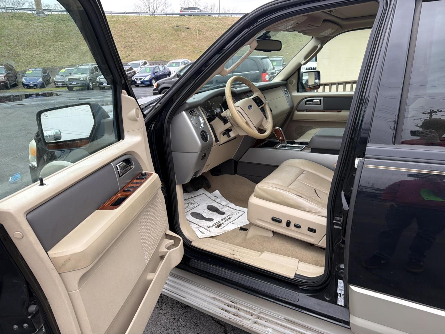 2009 Ford Expedition EL Eddie Bauer 4WD (1FMFK18579E) with an 5.4L V8 SOHC 16V engine, 6-Speed Automatic transmission, located at 5700 Curlew Drive, Norfolk, VA, 23502, (757) 455-6330, 36.841885, -76.209412 - Photo#5