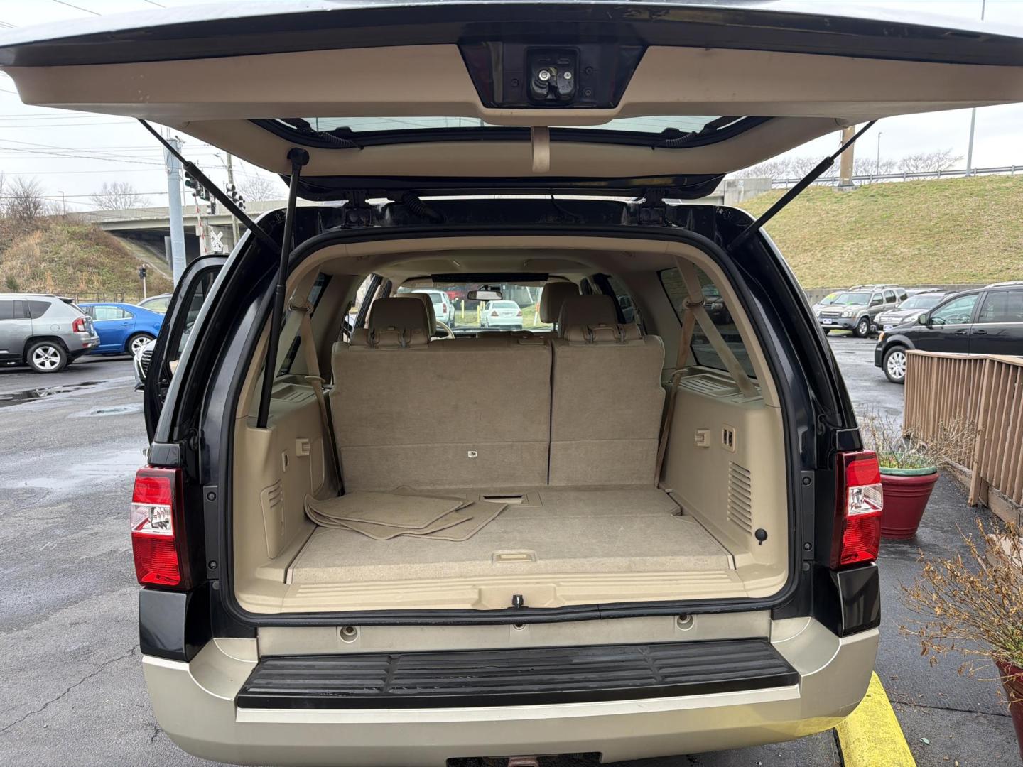 2009 Ford Expedition EL Eddie Bauer 4WD (1FMFK18579E) with an 5.4L V8 SOHC 16V engine, 6-Speed Automatic transmission, located at 5700 Curlew Drive, Norfolk, VA, 23502, (757) 455-6330, 36.841885, -76.209412 - Photo#11