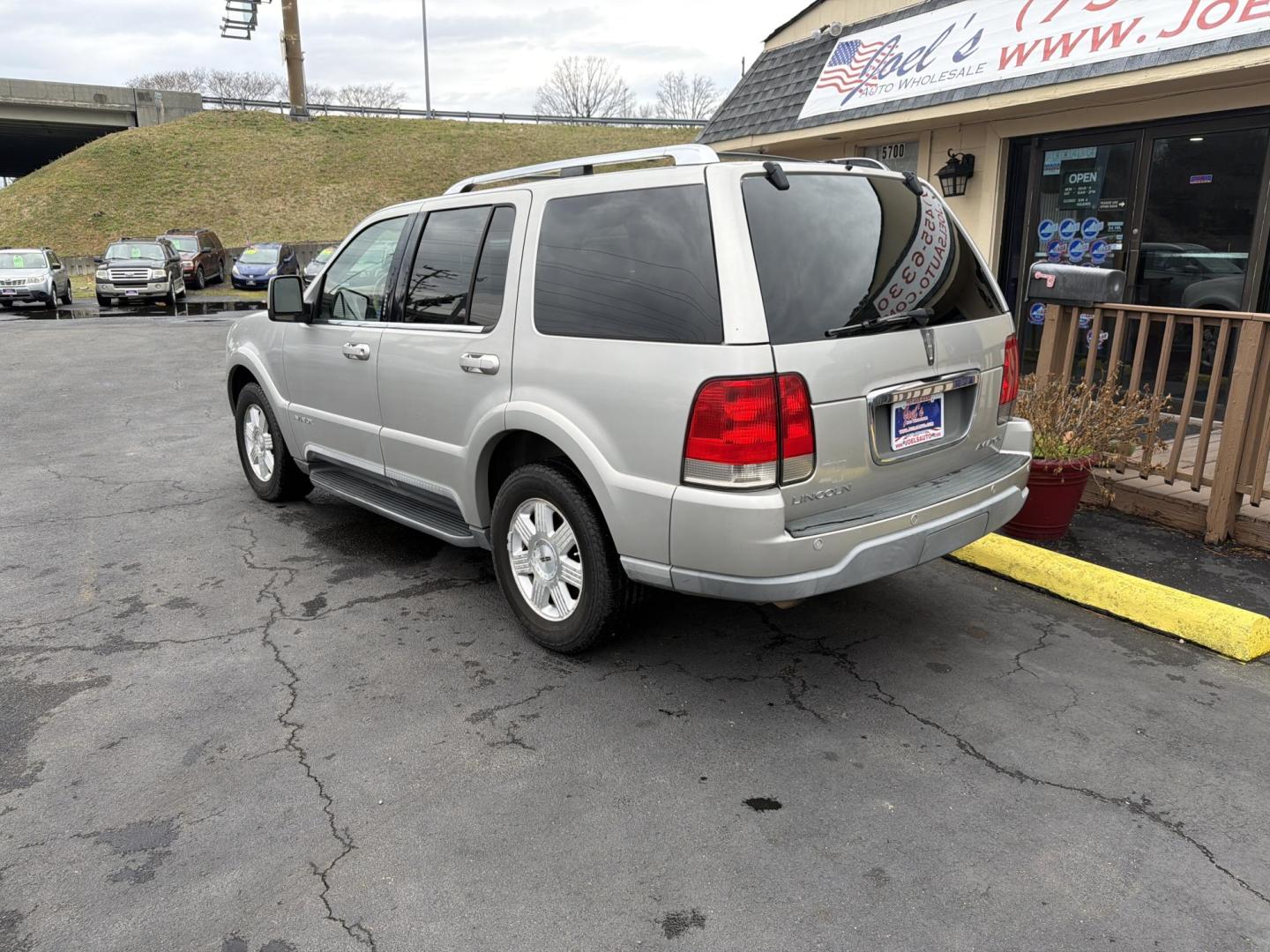 2004 Silver /gray Lincoln Aviator (5LMEU88H94Z) with an 4.6L V8 DOHC 32V engine, Automatic transmission, located at 5700 Curlew Drive, Norfolk, VA, 23502, (757) 455-6330, 36.841885, -76.209412 - Photo#1