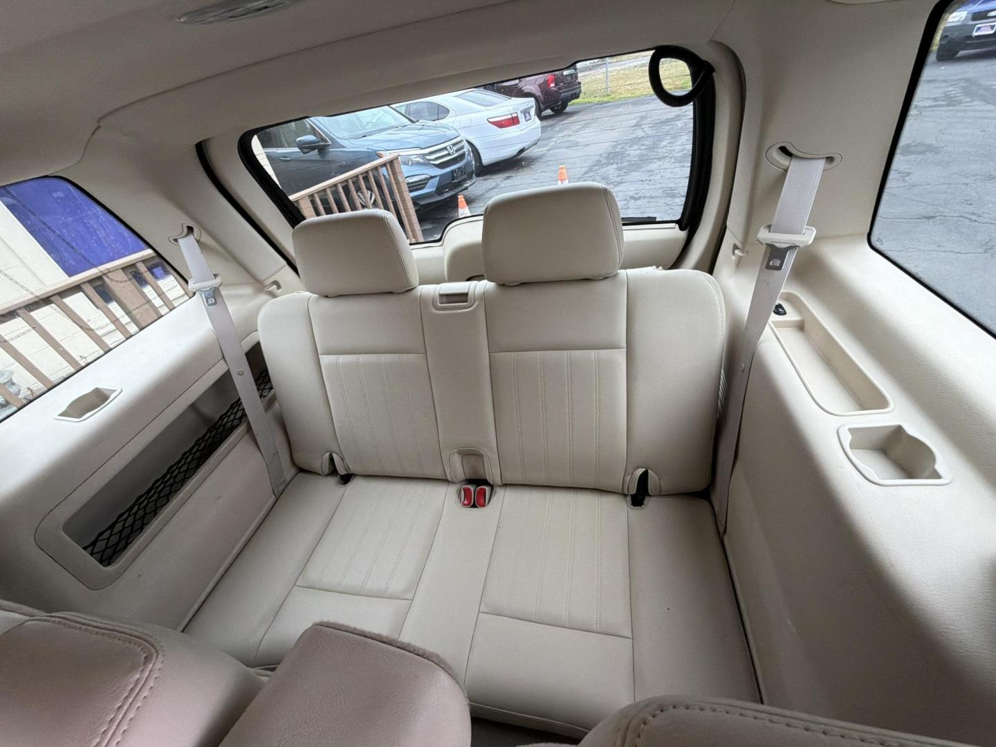 2004 Silver /gray Lincoln Aviator (5LMEU88H94Z) with an 4.6L V8 DOHC 32V engine, Automatic transmission, located at 5700 Curlew Drive, Norfolk, VA, 23502, (757) 455-6330, 36.841885, -76.209412 - Photo#9