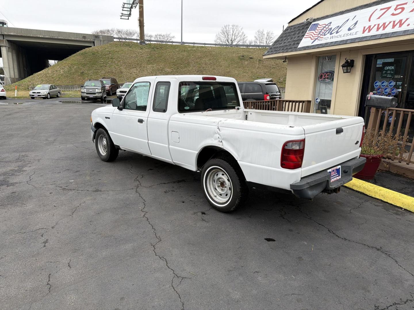 2005 White /Gray Ford Ranger (1FTYR14U25P) with an 3.0L V6 OHV 12V engine, Automatic transmission, located at 5700 Curlew Drive, Norfolk, VA, 23502, (757) 455-6330, 36.841885, -76.209412 - Photo#1