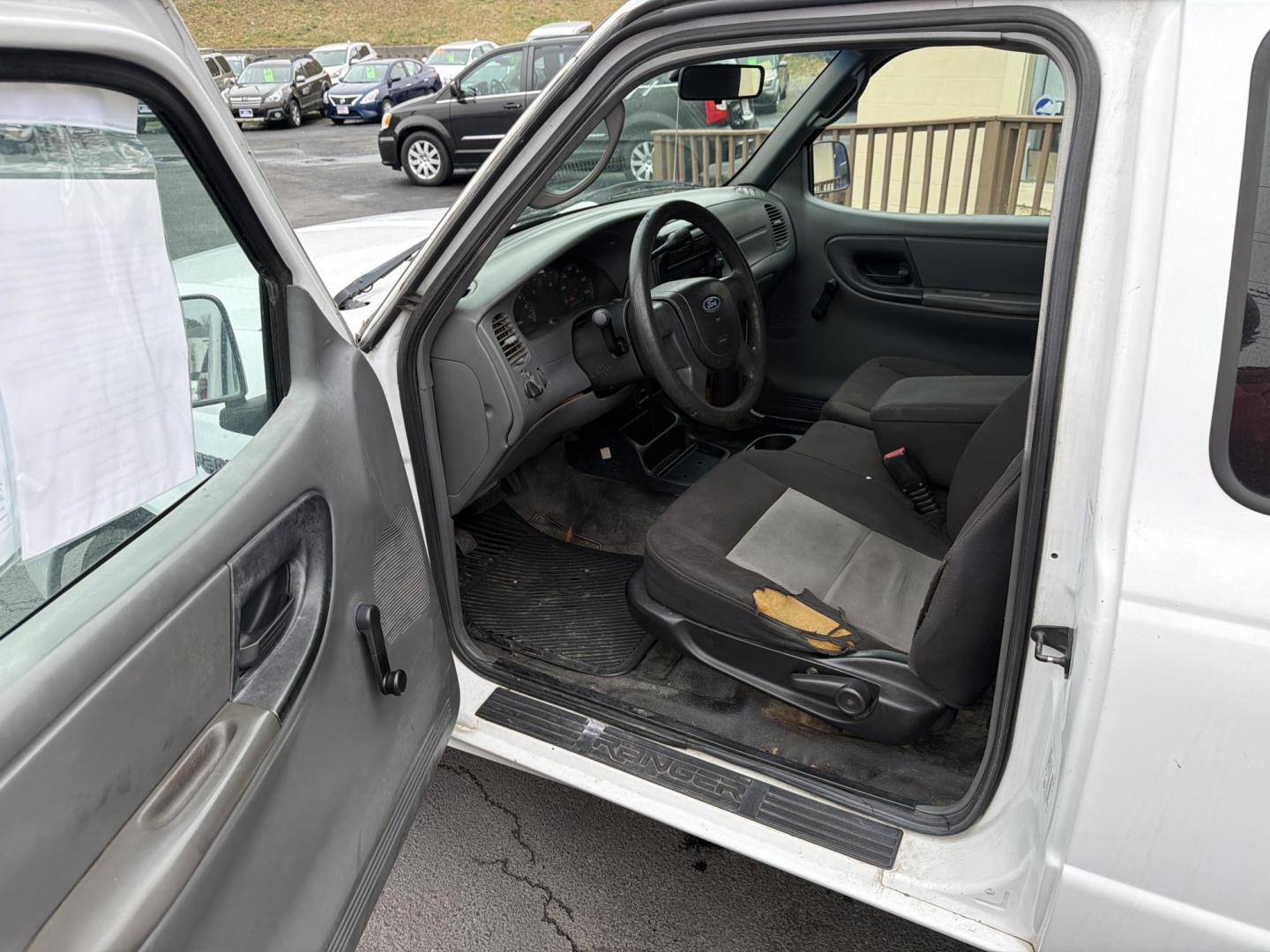 2005 White /Gray Ford Ranger (1FTYR14U25P) with an 3.0L V6 OHV 12V engine, Automatic transmission, located at 5700 Curlew Drive, Norfolk, VA, 23502, (757) 455-6330, 36.841885, -76.209412 - Photo#5