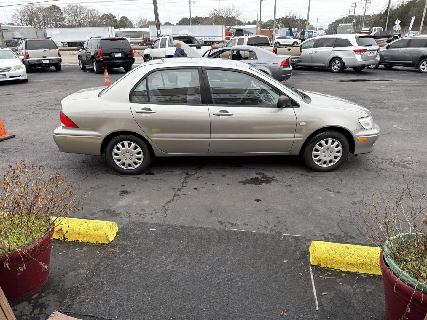 2002 Silver /Gray Mitsubishi Lancer ES (JA3AJ26E72U) with an 2.0L L4 DOHC 16V engine, located at 5700 Curlew Drive, Norfolk, VA, 23502, (757) 455-6330, 36.841885, -76.209412 - Photo#3