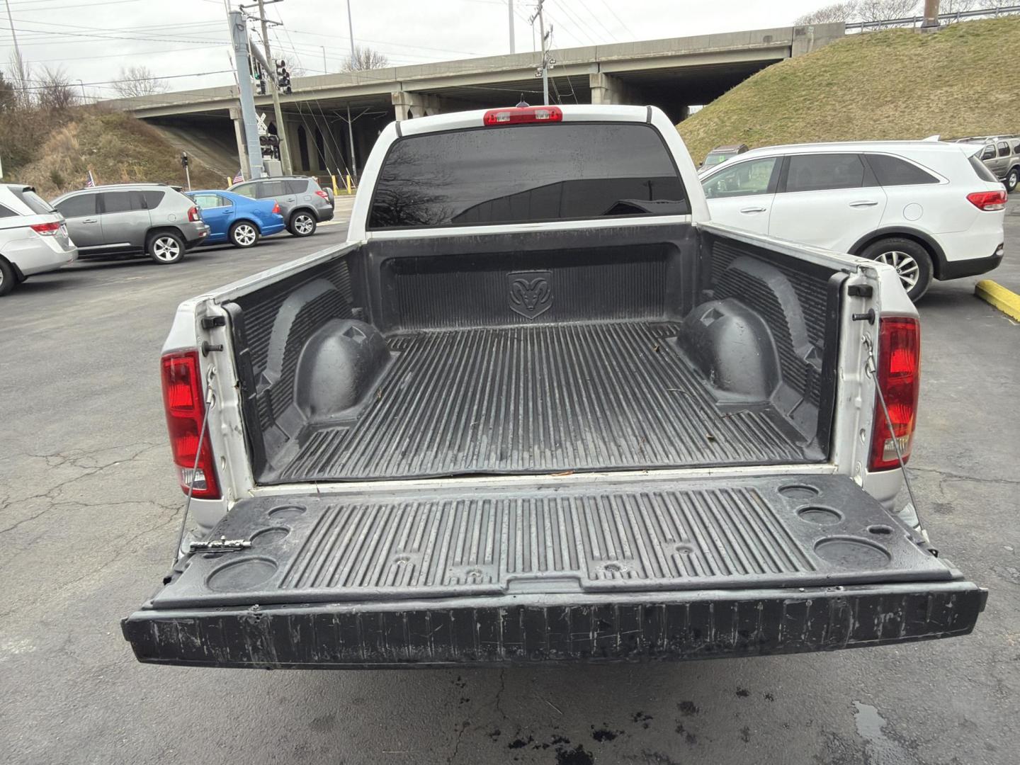 2005 Silver Dodge Ram 1500 Laramie Quad Cab Long Bed 2WD (1D7HA18DX5S) with an 5.7L V8 OHV 16V engine, 5-Speed Automatic Overdrive transmission, located at 5700 Curlew Drive, Norfolk, VA, 23502, (757) 455-6330, 36.841885, -76.209412 - Photo#9