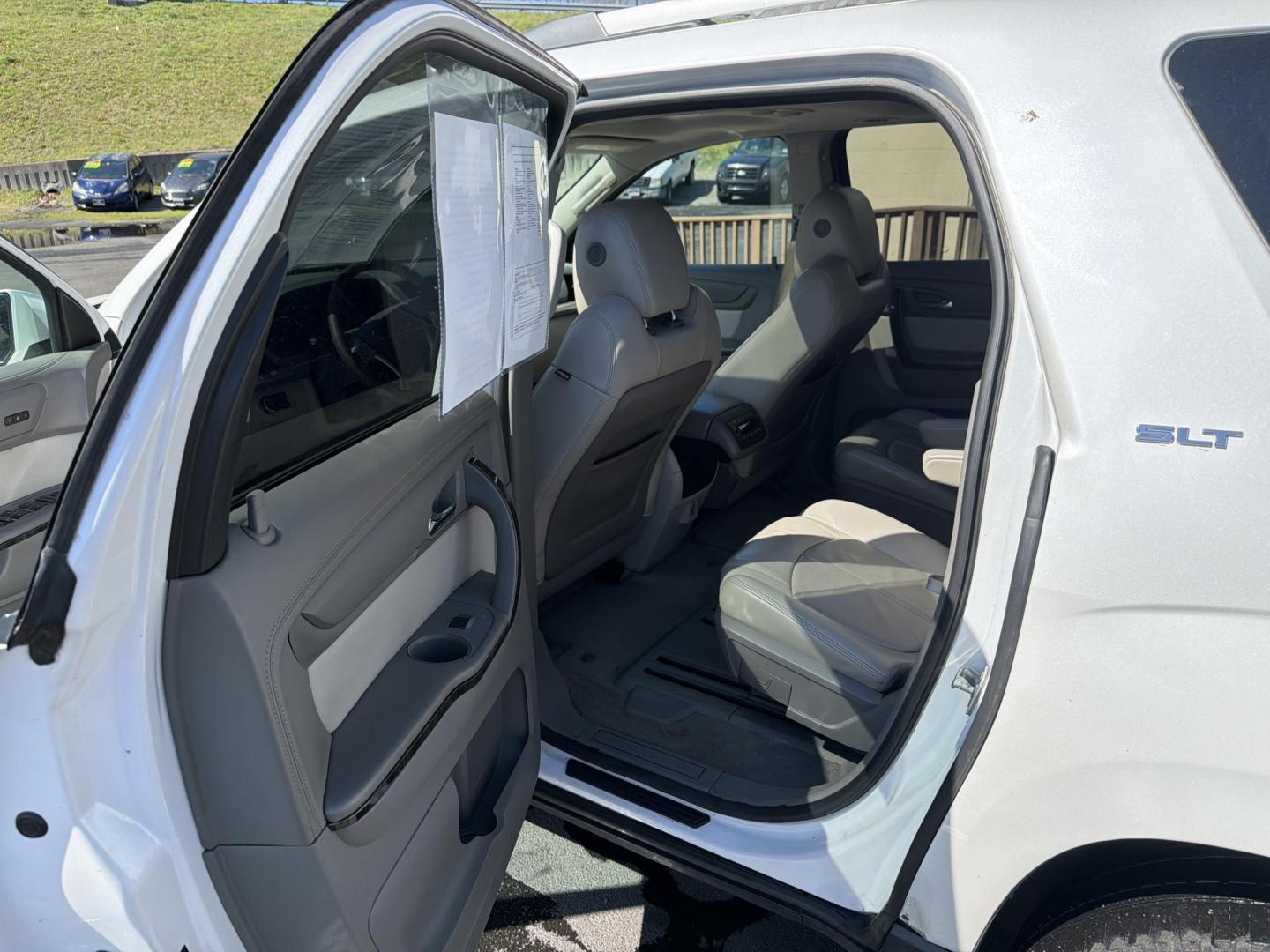 2017 WHITE GMC Acadia SLT-2 FWD (1GKKRSKD0HJ) with an 3.6L V6 DOHC 24V engine, 6A transmission, located at 5700 Curlew Drive, Norfolk, VA, 23502, (757) 455-6330, 36.841885, -76.209412 - Photo#7