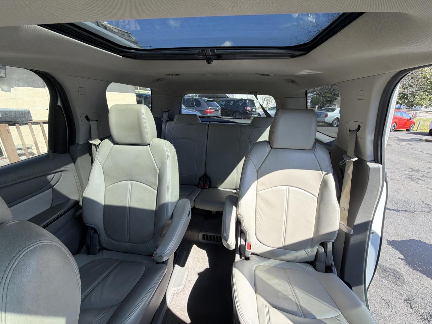 2017 WHITE GMC Acadia SLT-2 FWD (1GKKRSKD0HJ) with an 3.6L V6 DOHC 24V engine, 6A transmission, located at 5700 Curlew Drive, Norfolk, VA, 23502, (757) 455-6330, 36.841885, -76.209412 - Photo#8