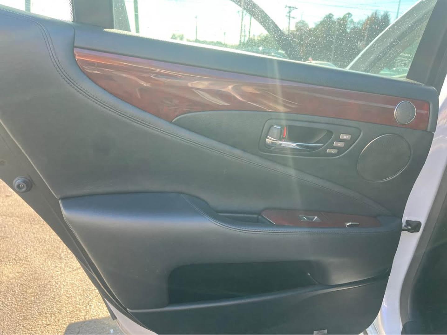 2008 WHITE /Black Lexus LS 460 Luxury Sedan (JTHBL46F185) with an 4.6L V8 DOHC 32V engine, 8-Speed Automatic Overdrive transmission, located at 5700 Curlew Drive, Norfolk, VA, 23502, (757) 455-6330, 36.841885, -76.209412 - Photo#13