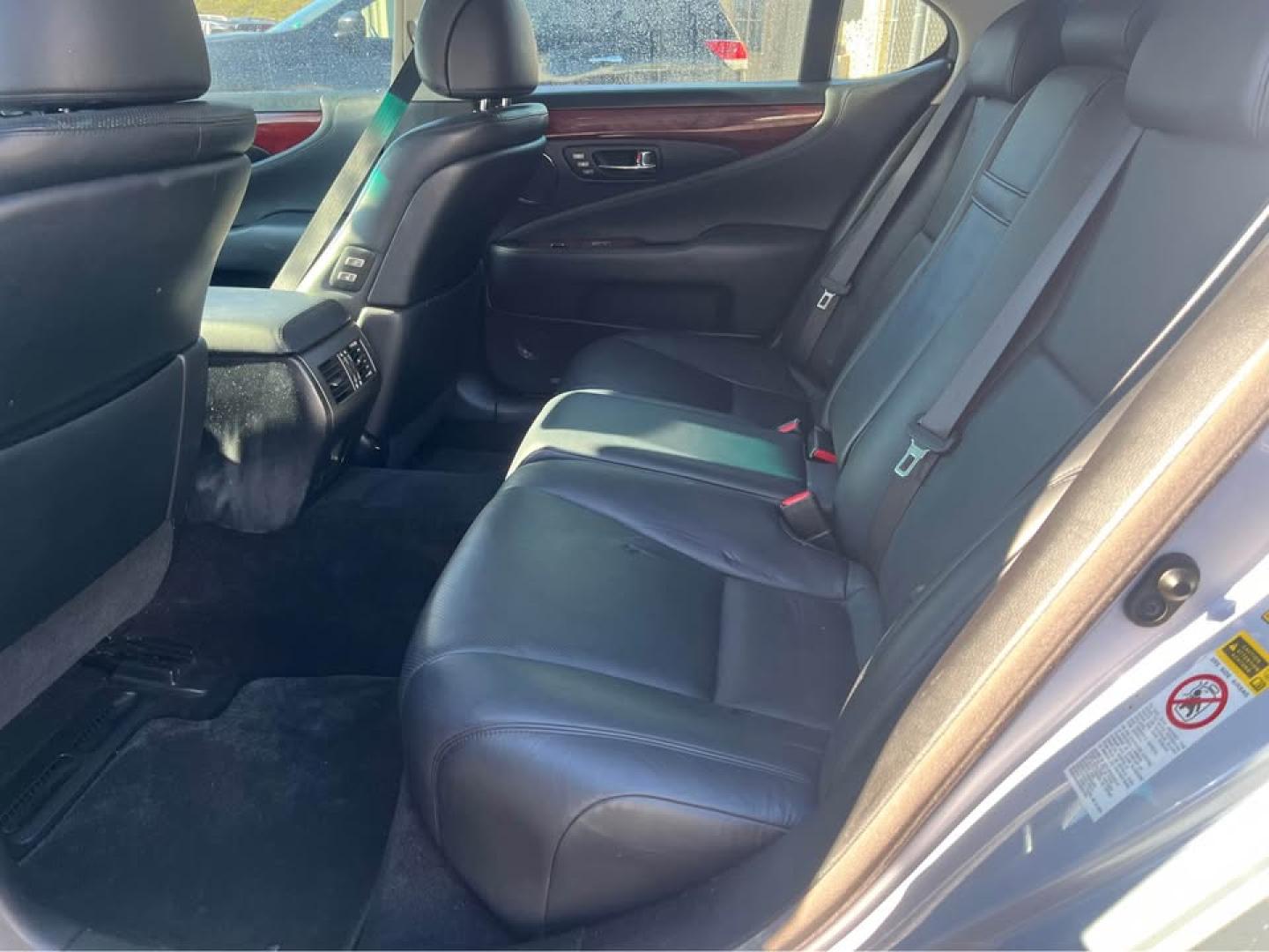 2008 WHITE /Black Lexus LS 460 Luxury Sedan (JTHBL46F185) with an 4.6L V8 DOHC 32V engine, 8-Speed Automatic Overdrive transmission, located at 5700 Curlew Drive, Norfolk, VA, 23502, (757) 455-6330, 36.841885, -76.209412 - Photo#10