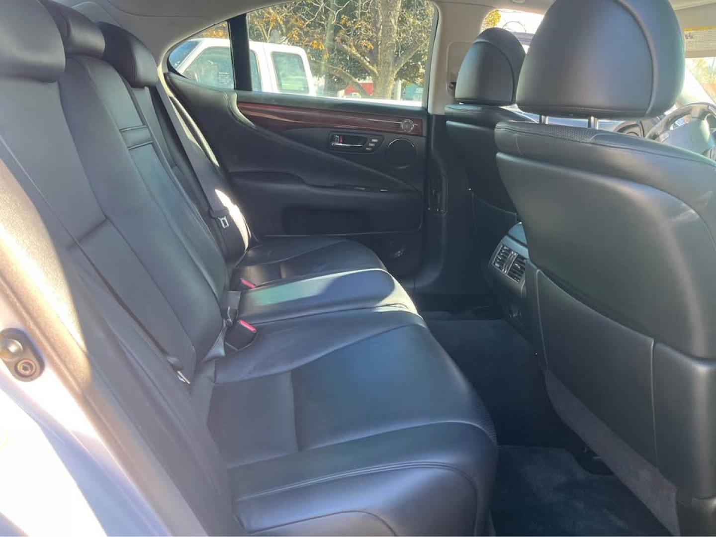 2008 WHITE /Black Lexus LS 460 Luxury Sedan (JTHBL46F185) with an 4.6L V8 DOHC 32V engine, 8-Speed Automatic Overdrive transmission, located at 5700 Curlew Drive, Norfolk, VA, 23502, (757) 455-6330, 36.841885, -76.209412 - Photo#11