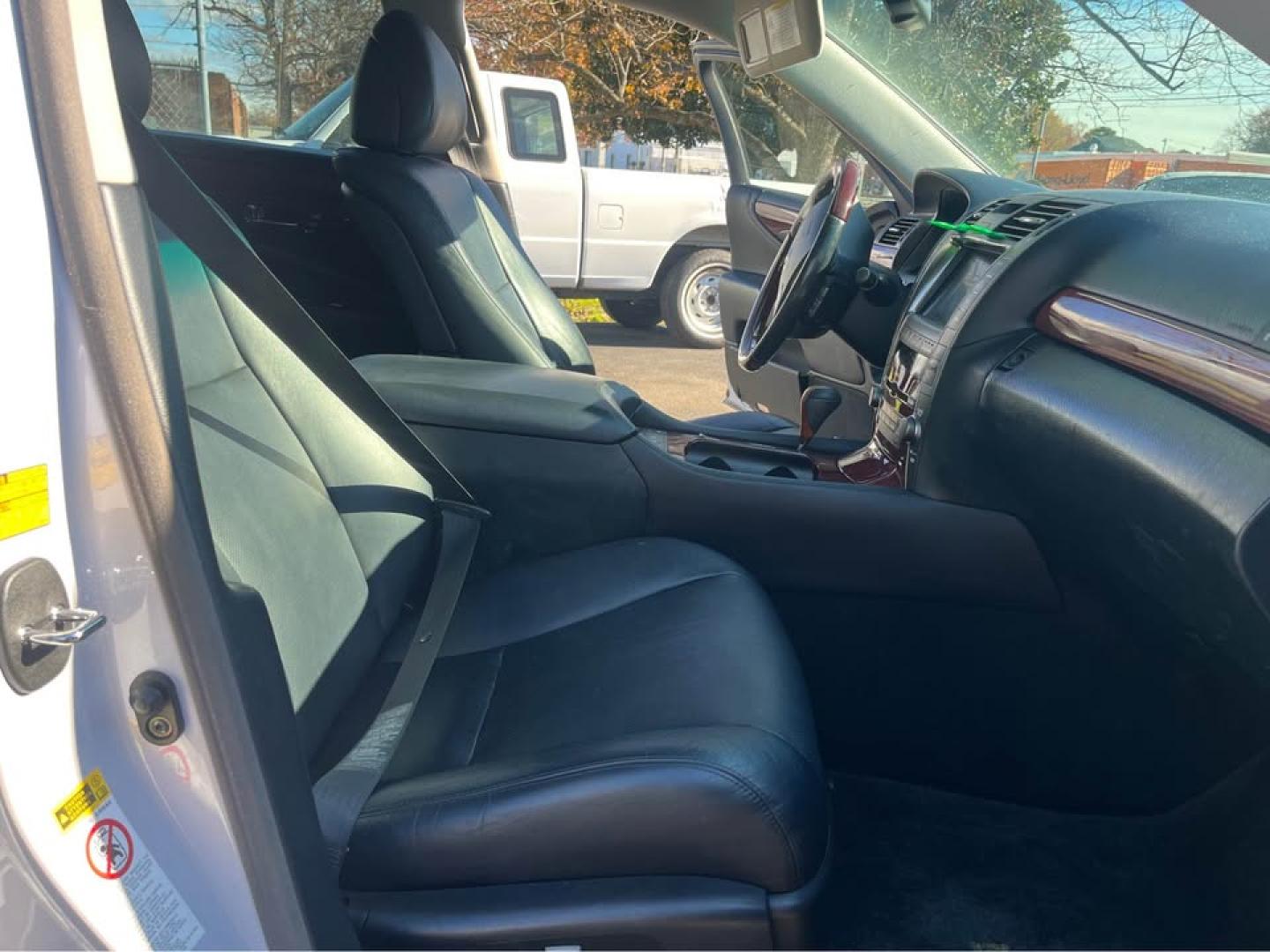 2008 WHITE /Black Lexus LS 460 Luxury Sedan (JTHBL46F185) with an 4.6L V8 DOHC 32V engine, 8-Speed Automatic Overdrive transmission, located at 5700 Curlew Drive, Norfolk, VA, 23502, (757) 455-6330, 36.841885, -76.209412 - Photo#9