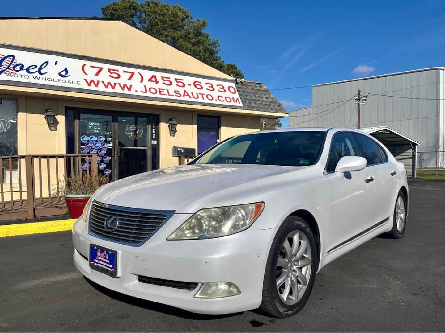2008 WHITE /Black Lexus LS 460 Luxury Sedan (JTHBL46F185) with an 4.6L V8 DOHC 32V engine, 8-Speed Automatic Overdrive transmission, located at 5700 Curlew Drive, Norfolk, VA, 23502, (757) 455-6330, 36.841885, -76.209412 - Photo#0