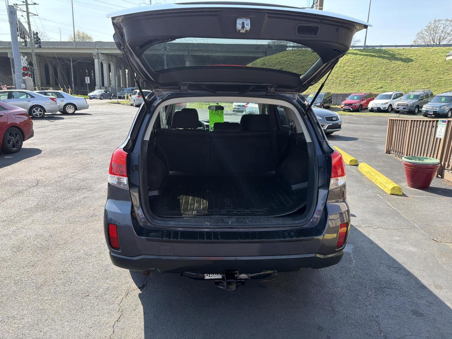 2010 Gray Subaru Outback 2.5I Premium (4S4BRBCC9A3) with an 2.5L H4 DOHC 16V engine, Continuously Variable Transmisson transmission, located at 5700 Curlew Drive, Norfolk, VA, 23502, (757) 455-6330, 36.841885, -76.209412 - Photo#9