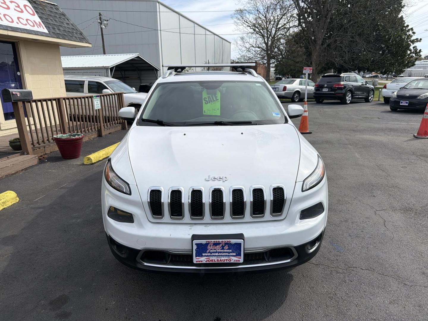 2015 WHITE Jeep Cherokee Limited FWD (1C4PJLDS3FW) with an 3.2L V6 DOHC 24V engine, 9-Speed Automatic transmission, located at 5700 Curlew Drive, Norfolk, VA, 23502, (757) 455-6330, 36.841885, -76.209412 - Photo#4