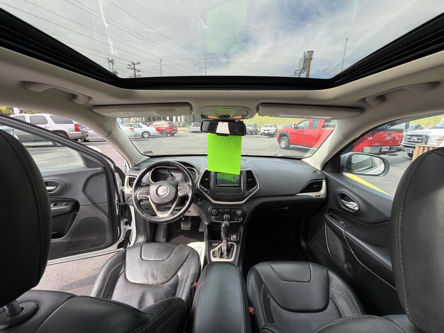 2015 WHITE Jeep Cherokee Limited FWD (1C4PJLDS3FW) with an 3.2L V6 DOHC 24V engine, 9-Speed Automatic transmission, located at 5700 Curlew Drive, Norfolk, VA, 23502, (757) 455-6330, 36.841885, -76.209412 - Photo#6