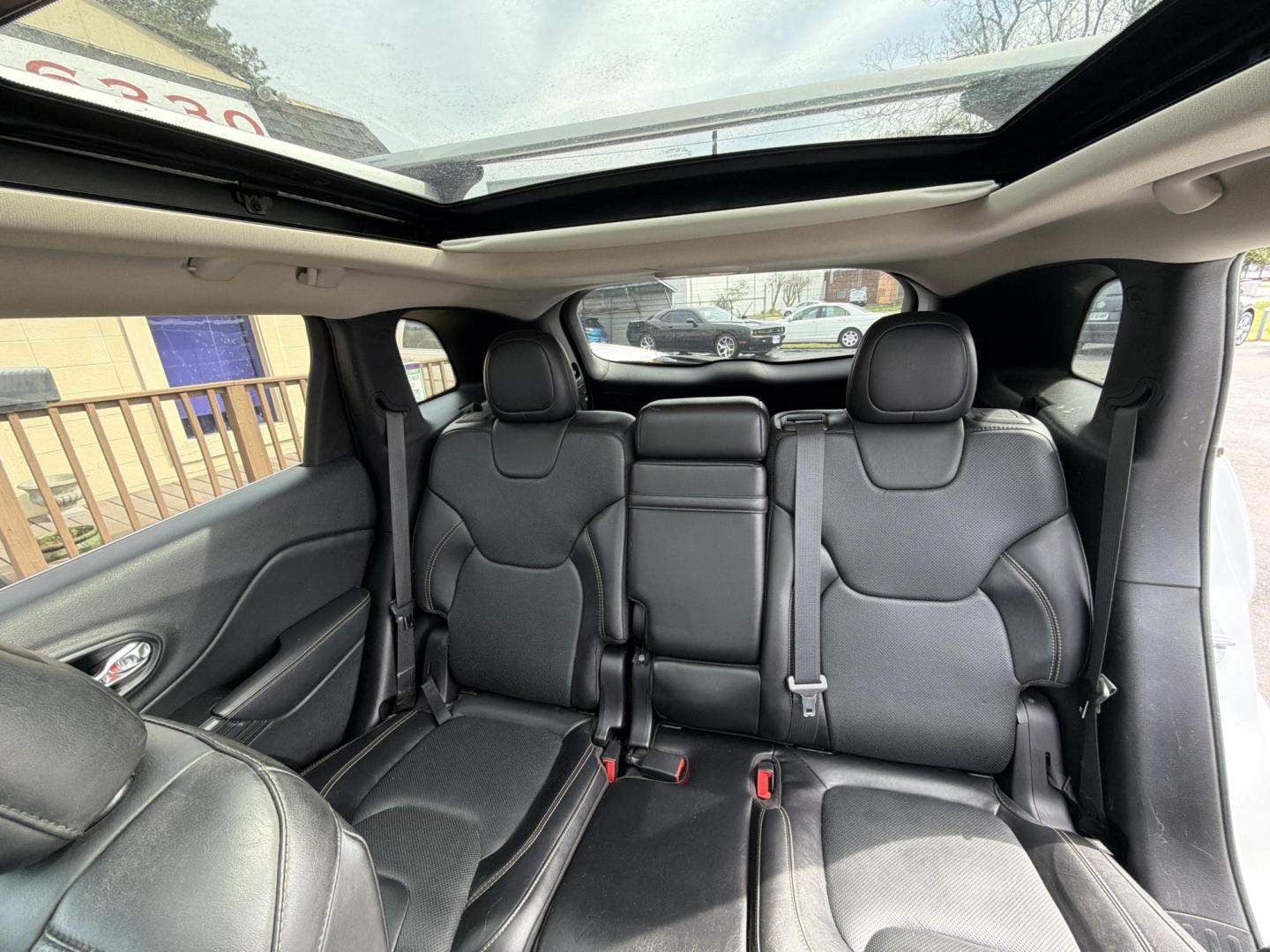 2015 WHITE Jeep Cherokee Limited FWD (1C4PJLDS3FW) with an 3.2L V6 DOHC 24V engine, 9-Speed Automatic transmission, located at 5700 Curlew Drive, Norfolk, VA, 23502, (757) 455-6330, 36.841885, -76.209412 - Photo#8