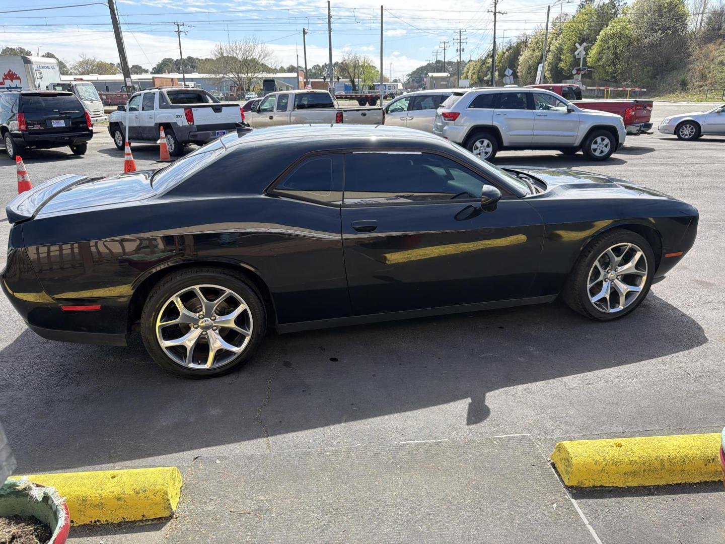2016 Black Dodge Challenger SXT (2C3CDZAG8GH) with an 3.6L V6 DOHC 24V engine, 5A transmission, located at 5700 Curlew Drive, Norfolk, VA, 23502, (757) 455-6330, 36.841885, -76.209412 - Photo#3
