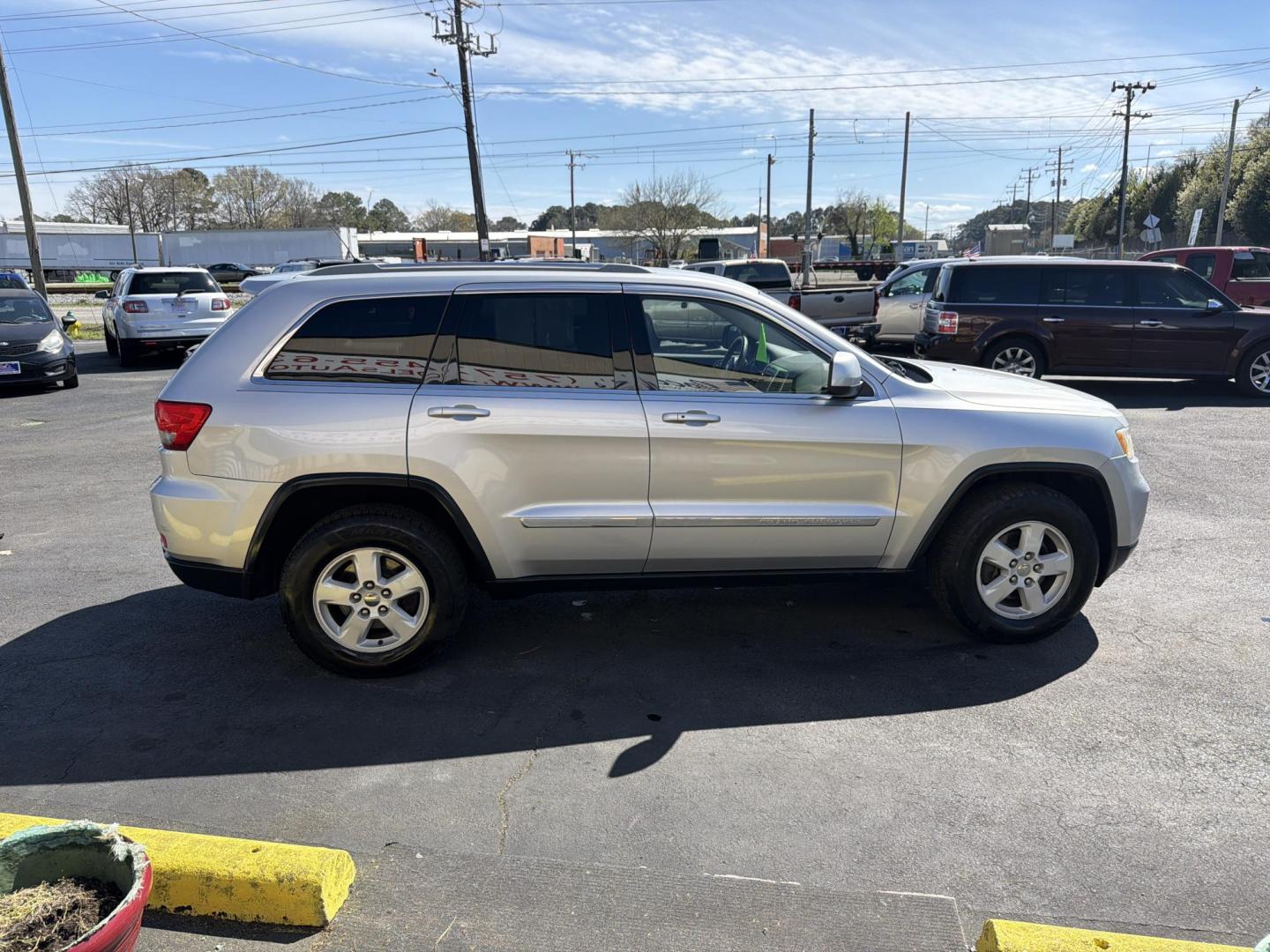 2012 Silver Jeep Grand Cherokee Laredo 4WD (1C4RJFAG8CC) with an 3.6L V6 DOHC 24V engine, 5-Speed Automatic transmission, located at 5700 Curlew Drive, Norfolk, VA, 23502, (757) 455-6330, 36.841885, -76.209412 - Photo#3