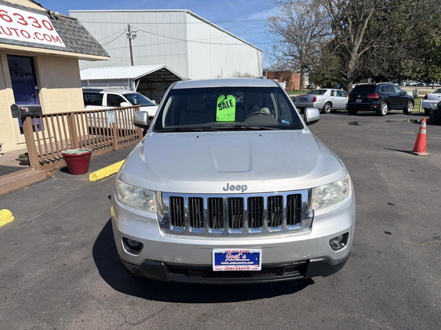 2012 Silver Jeep Grand Cherokee Laredo 4WD (1C4RJFAG8CC) with an 3.6L V6 DOHC 24V engine, 5-Speed Automatic transmission, located at 5700 Curlew Drive, Norfolk, VA, 23502, (757) 455-6330, 36.841885, -76.209412 - Photo#4