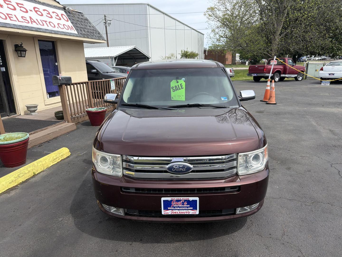 2009 Burgandy Ford Flex Limited AWD (2FMEK63CX9B) with an 3.5L V6 DOHC 24V engine, 6-Speed Automatic transmission, located at 5700 Curlew Drive, Norfolk, VA, 23502, (757) 455-6330, 36.841885, -76.209412 - Photo#4
