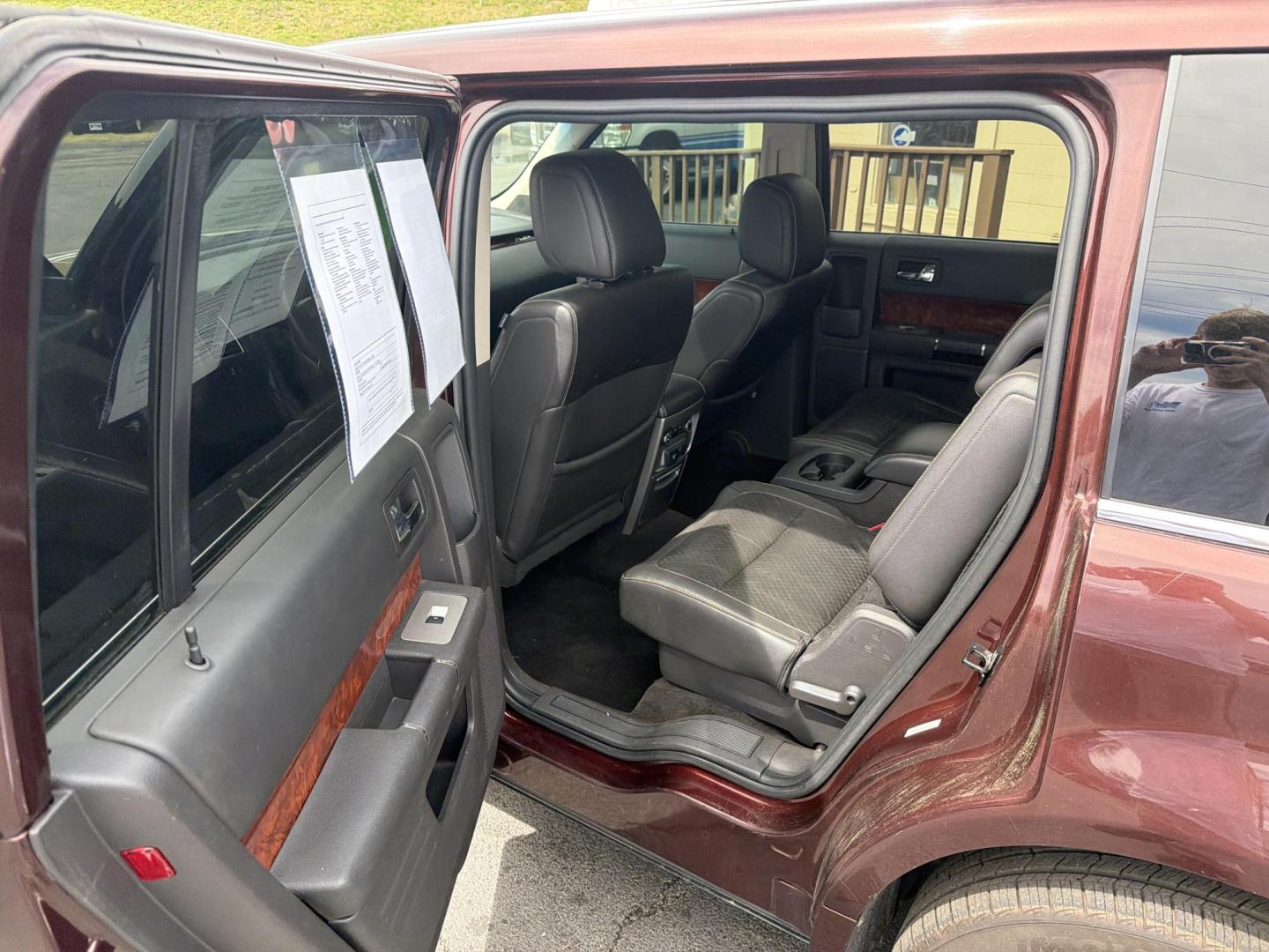 2009 Burgandy Ford Flex Limited AWD (2FMEK63CX9B) with an 3.5L V6 DOHC 24V engine, 6-Speed Automatic transmission, located at 5700 Curlew Drive, Norfolk, VA, 23502, (757) 455-6330, 36.841885, -76.209412 - Photo#7