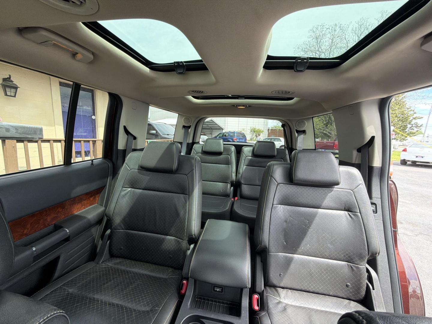 2009 Burgandy Ford Flex Limited AWD (2FMEK63CX9B) with an 3.5L V6 DOHC 24V engine, 6-Speed Automatic transmission, located at 5700 Curlew Drive, Norfolk, VA, 23502, (757) 455-6330, 36.841885, -76.209412 - Photo#8