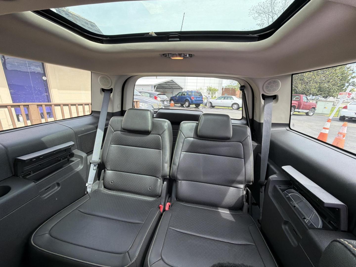 2009 Burgandy Ford Flex Limited AWD (2FMEK63CX9B) with an 3.5L V6 DOHC 24V engine, 6-Speed Automatic transmission, located at 5700 Curlew Drive, Norfolk, VA, 23502, (757) 455-6330, 36.841885, -76.209412 - Photo#9