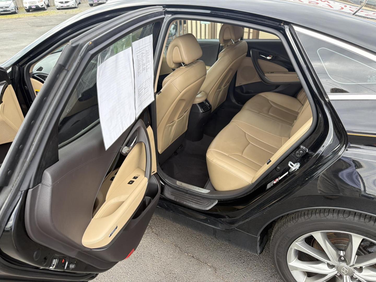 2017 Black Hyundai Azera Base (KMHFG4JG8HA) with an 3.3L V6 DOHC 24V engine, 6A transmission, located at 5700 Curlew Drive, Norfolk, VA, 23502, (757) 455-6330, 36.841885, -76.209412 - Photo#7