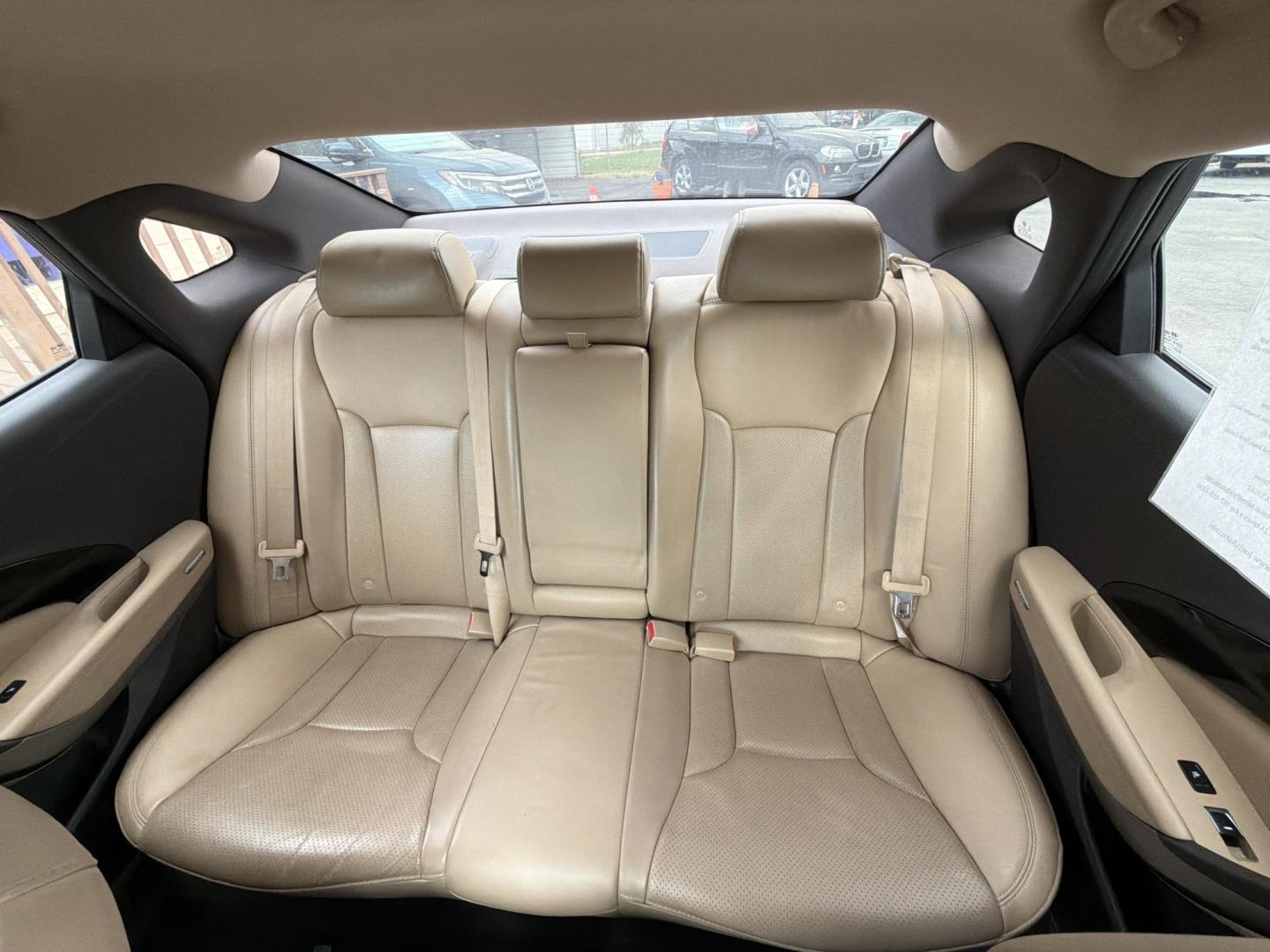 2017 Black Hyundai Azera Base (KMHFG4JG8HA) with an 3.3L V6 DOHC 24V engine, 6A transmission, located at 5700 Curlew Drive, Norfolk, VA, 23502, (757) 455-6330, 36.841885, -76.209412 - Photo#8