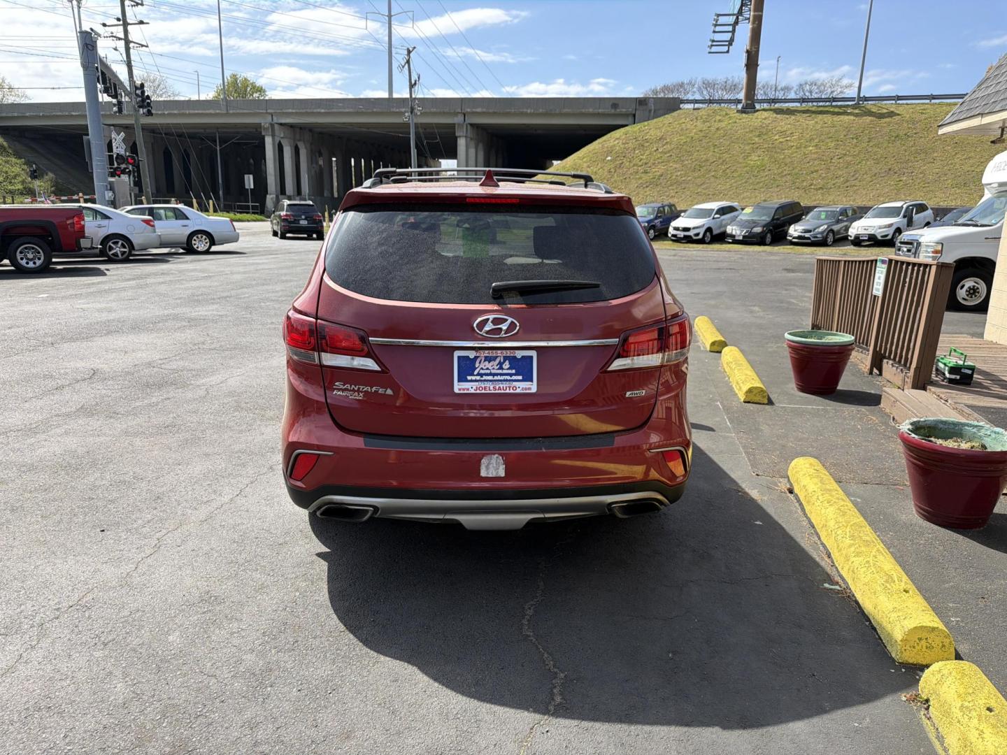 2017 red Hyundai Santa Fe SE AWD (KM8SMDHF6HU) with an 3.3L V6 DOHC 24V engine, 6A transmission, located at 5700 Curlew Drive, Norfolk, VA, 23502, (757) 455-6330, 36.841885, -76.209412 - Photo#2