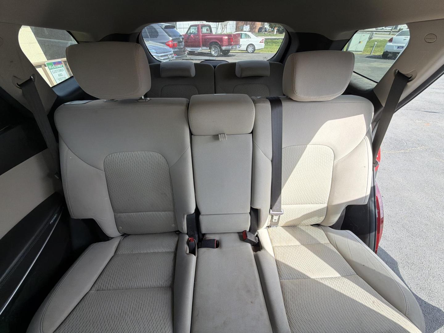 2017 red Hyundai Santa Fe SE AWD (KM8SMDHF6HU) with an 3.3L V6 DOHC 24V engine, 6A transmission, located at 5700 Curlew Drive, Norfolk, VA, 23502, (757) 455-6330, 36.841885, -76.209412 - Photo#8