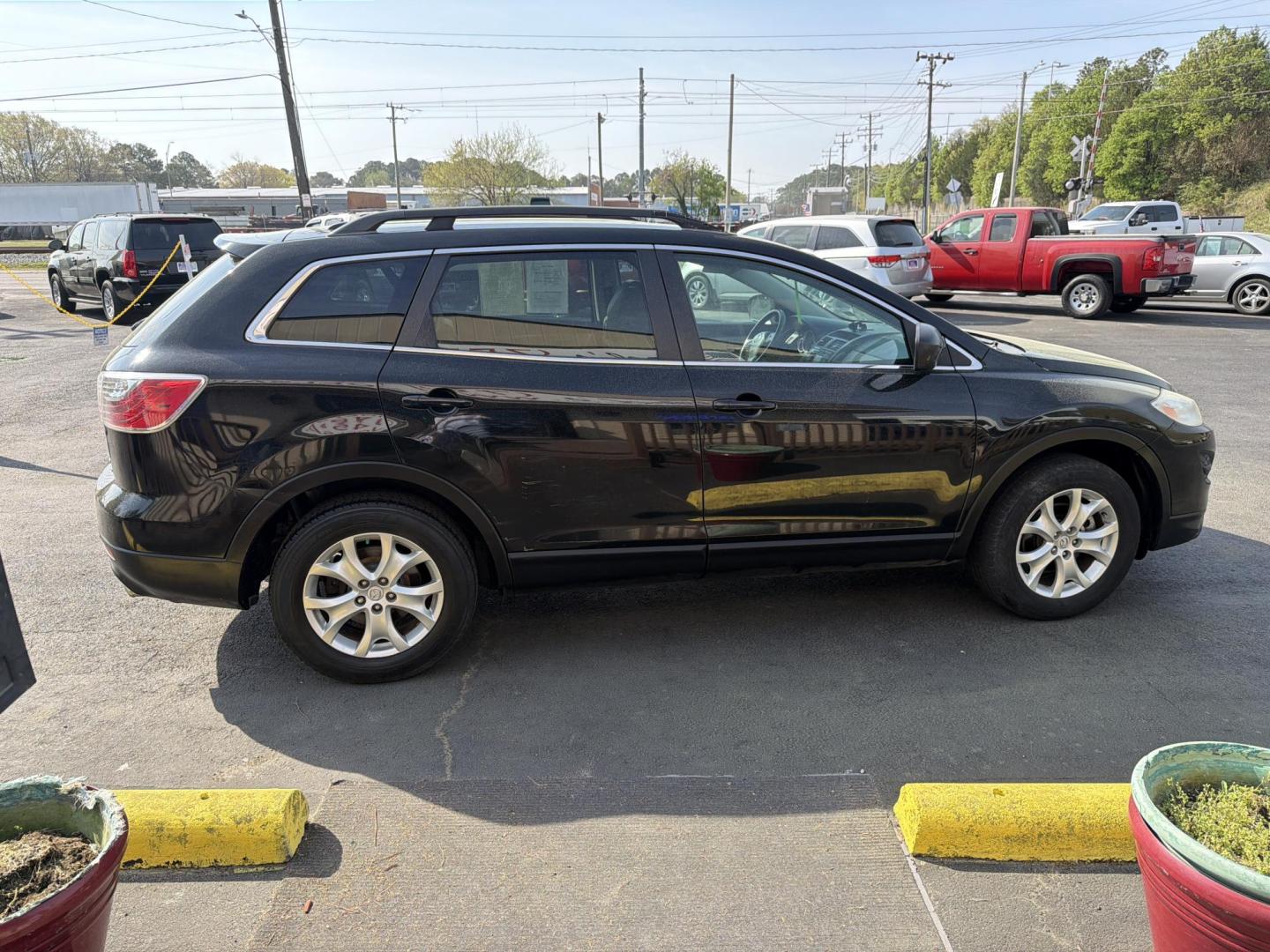 2011 Black Mazda CX-9 Touring AWD (JM3TB3CVXB0) with an 3.7L V6 DOHC 24V engine, 6-Speed Automatic transmission, located at 5700 Curlew Drive, Norfolk, VA, 23502, (757) 455-6330, 36.841885, -76.209412 - Photo#3