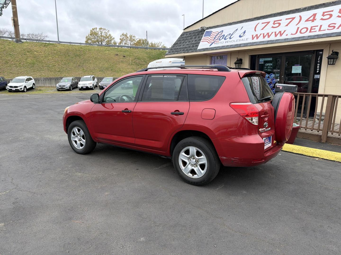 2008 red Toyota RAV4 Base I4 2WD (JTMZD33V185) with an 2.4L L4 DOHC 16V engine, 4-Speed Automatic transmission, located at 5700 Curlew Drive, Norfolk, VA, 23502, (757) 455-6330, 36.841885, -76.209412 - Photo#1