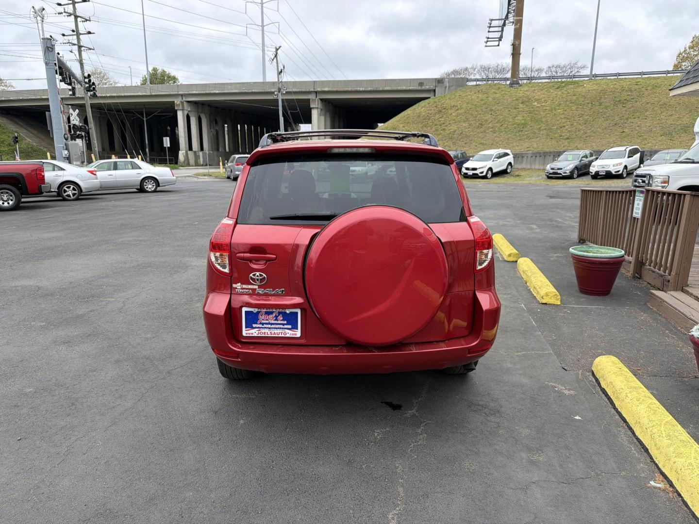 2008 red Toyota RAV4 Base I4 2WD (JTMZD33V185) with an 2.4L L4 DOHC 16V engine, 4-Speed Automatic transmission, located at 5700 Curlew Drive, Norfolk, VA, 23502, (757) 455-6330, 36.841885, -76.209412 - Photo#2