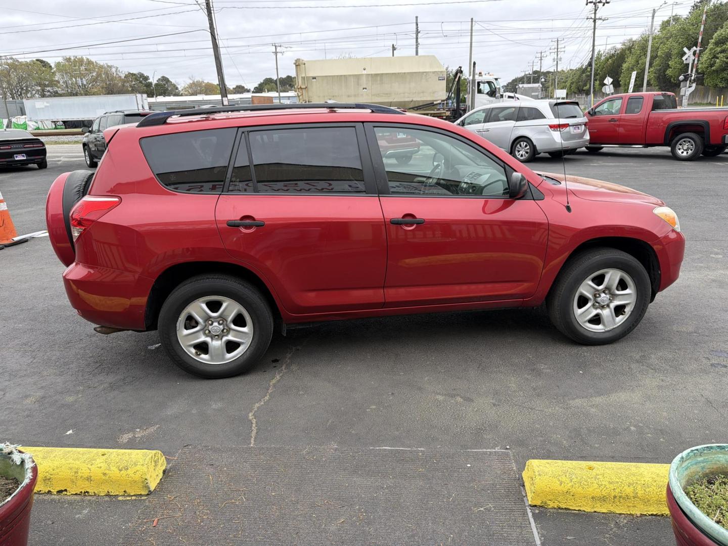 2008 red Toyota RAV4 Base I4 2WD (JTMZD33V185) with an 2.4L L4 DOHC 16V engine, 4-Speed Automatic transmission, located at 5700 Curlew Drive, Norfolk, VA, 23502, (757) 455-6330, 36.841885, -76.209412 - Photo#3