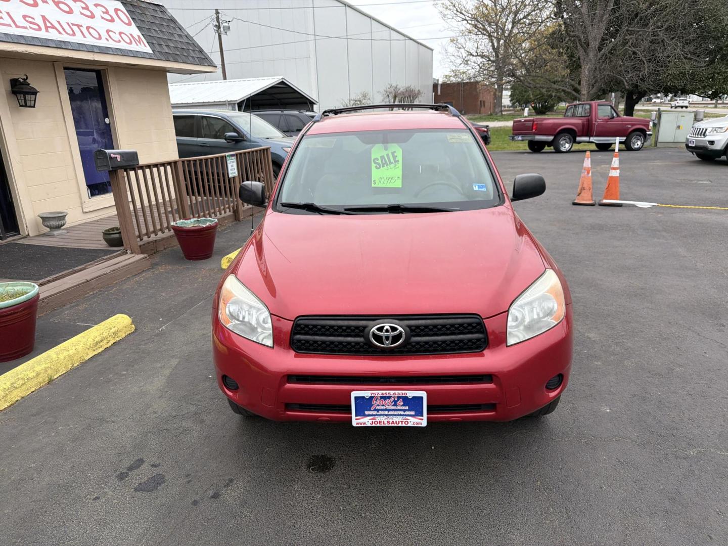 2008 red Toyota RAV4 Base I4 2WD (JTMZD33V185) with an 2.4L L4 DOHC 16V engine, 4-Speed Automatic transmission, located at 5700 Curlew Drive, Norfolk, VA, 23502, (757) 455-6330, 36.841885, -76.209412 - Photo#4