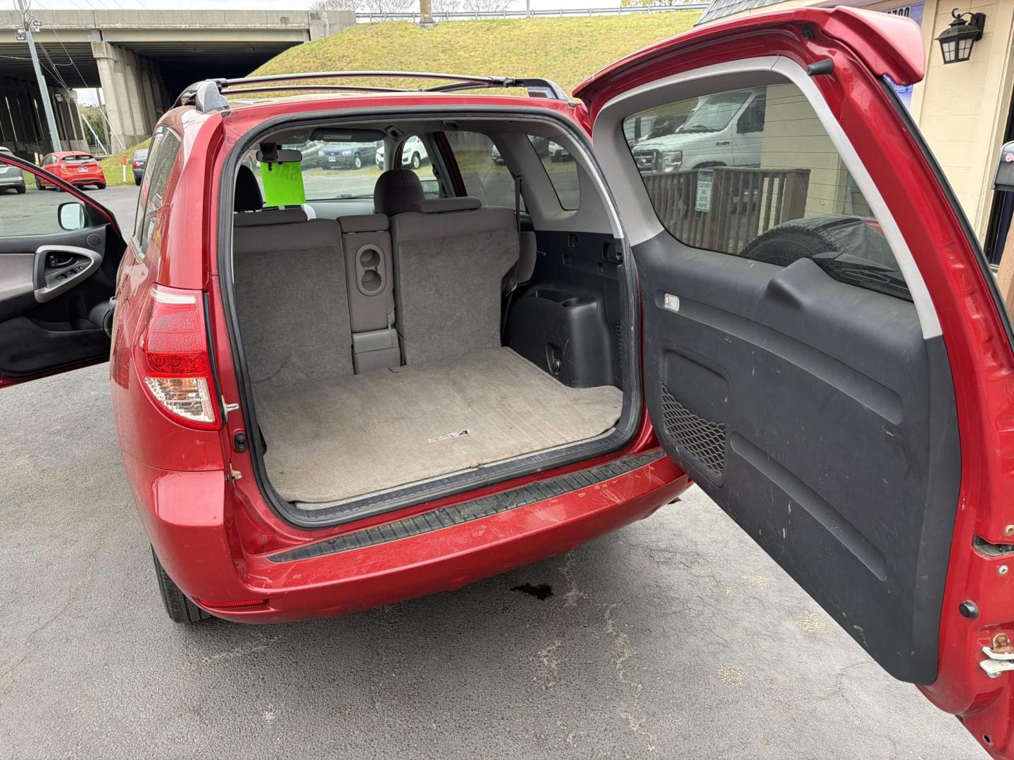 2008 red Toyota RAV4 Base I4 2WD (JTMZD33V185) with an 2.4L L4 DOHC 16V engine, 4-Speed Automatic transmission, located at 5700 Curlew Drive, Norfolk, VA, 23502, (757) 455-6330, 36.841885, -76.209412 - Photo#9
