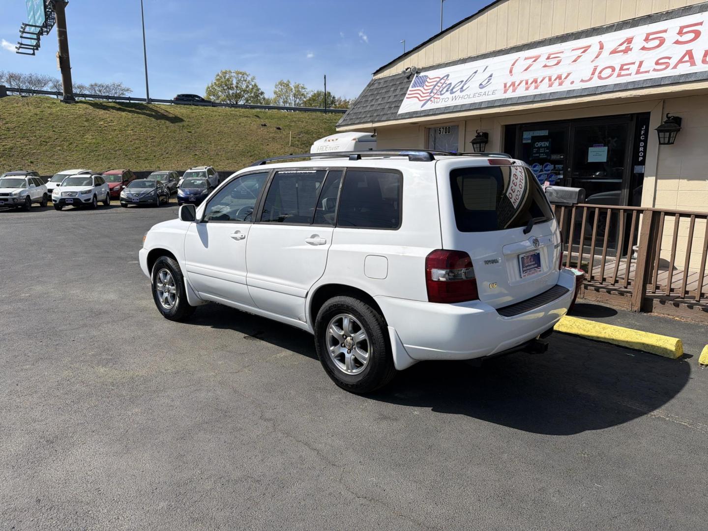 2005 WHITE Toyota Highlander V6 2WD with 3rd-Row Seat (JTEDP21A950) with an 3.3L V6 DOHC 24V engine, 5-Speed Automatic Overdrive transmission, located at 5700 Curlew Drive, Norfolk, VA, 23502, (757) 455-6330, 36.841885, -76.209412 - Photo#1